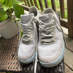 Nike Beige and Light Blue Casual Sneakers